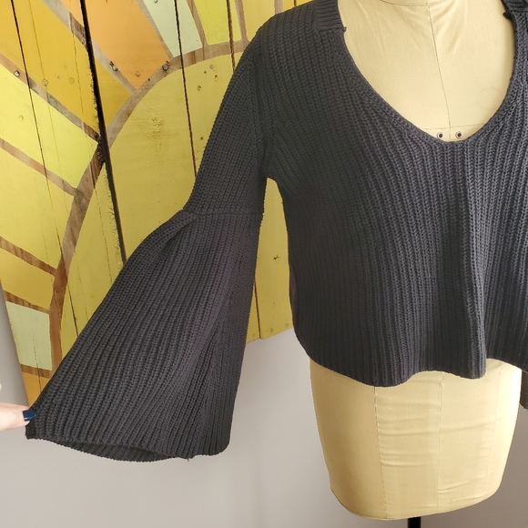 Free People Black Bell Sleeve Cropped Cotton Sweater Size Medium - Picture 2 of 8